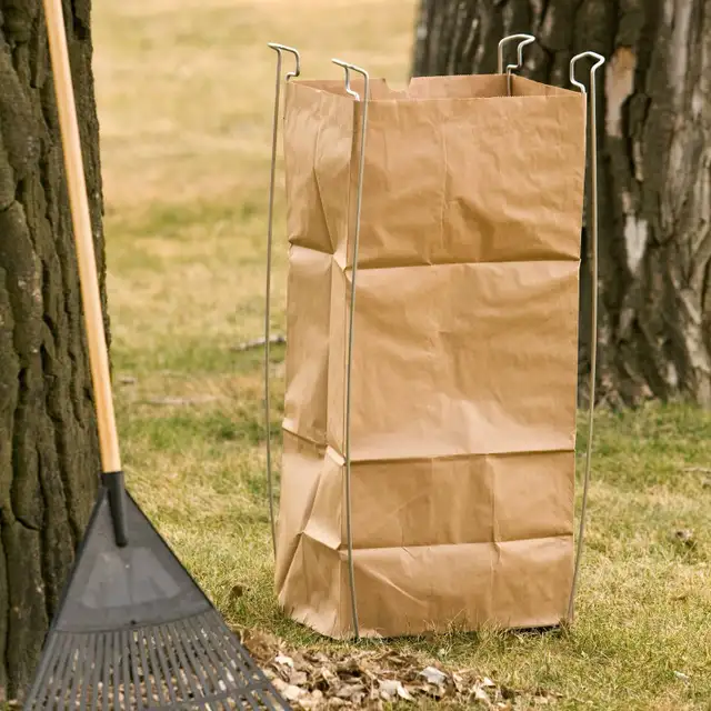 Yard Bag Holder *NIP* in Lawnmowers & Leaf Blowers in City of Toronto - Image 2