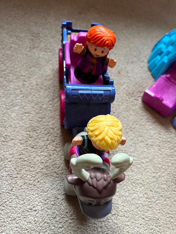 Anna and Elsa Little People Castle Lot in Toys & Games in Oakville / Halton Region - Image 3