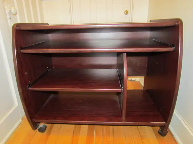 Computer Desk in Desks in City of Montréal - Image 2