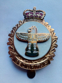 Vintage Thunderbird Securitas Canadian Military Police Cap Badge