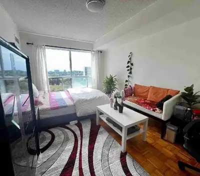 1 spacious master bedroom available near Kennedy station