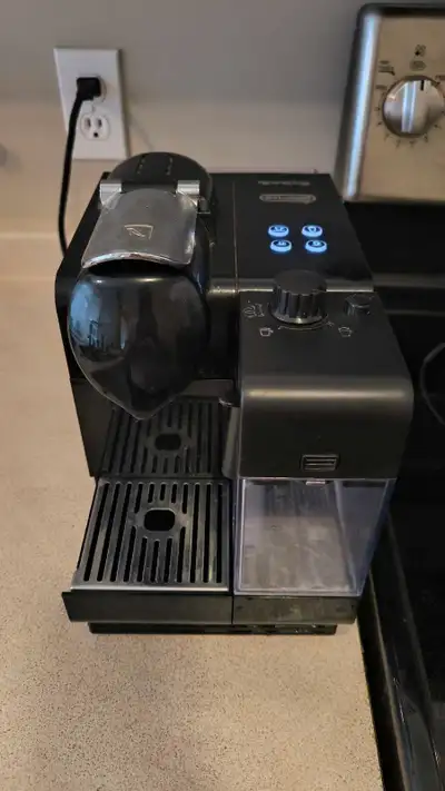 Brew café-quality drinks at home with this pre-loved De'Longhi Nespresso Lattissima espresso machine...