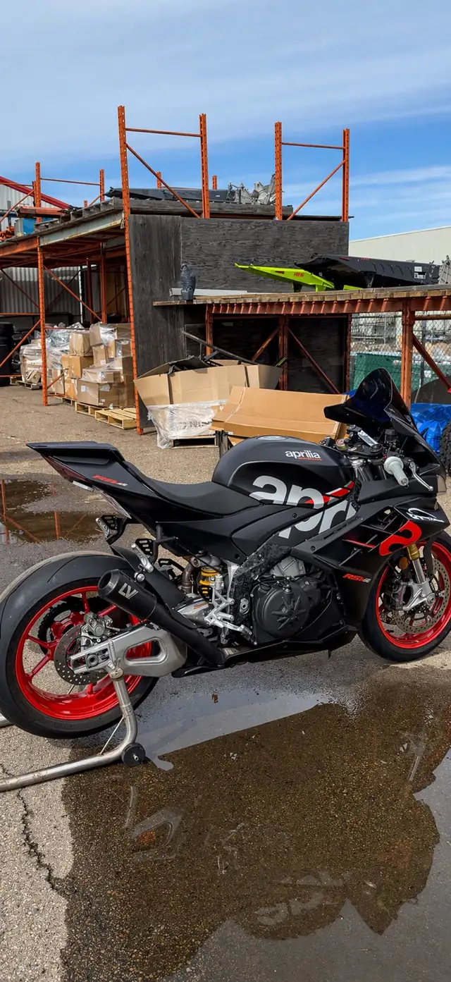 2024 Aprilia RSV4 in Sport Bikes in St. Albert - Image 3