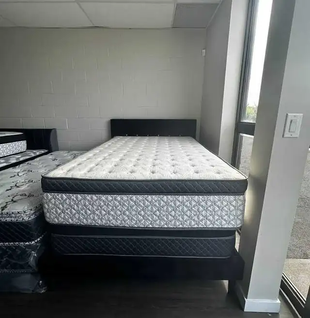 Cadre de lit queen avec matelas Tout neuf à vendre Montréal in Beds & Mattresses in City of Montréal - Image 3