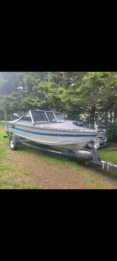 90hp 2 stroke johnson runs starts great Trolling motor mounted infront works great Big tank in front...