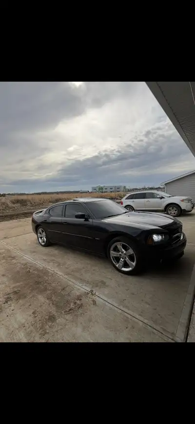 Dodge charger 2007 R/t 270 thousand km Mostly high way driven from work amd back Very strong engine...