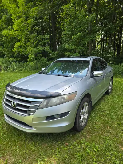 Honda Crosstour AWD 2010 137 000km Automatique Très propre Intérieur en cuir Jamais accidenté Vitres...