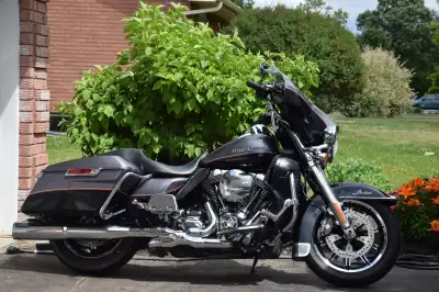 2014 Harley Ultra Limited 103 Engine 65001 km Fresh oil in engine (Amsoil) 2 key fobs Vance and Hine...
