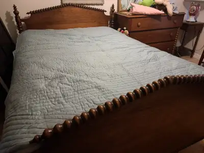 5 Pcs Bedroom set for sale. 1 bed 1 mattres 1 side table 2 dresser drawers Price $700 or best offer