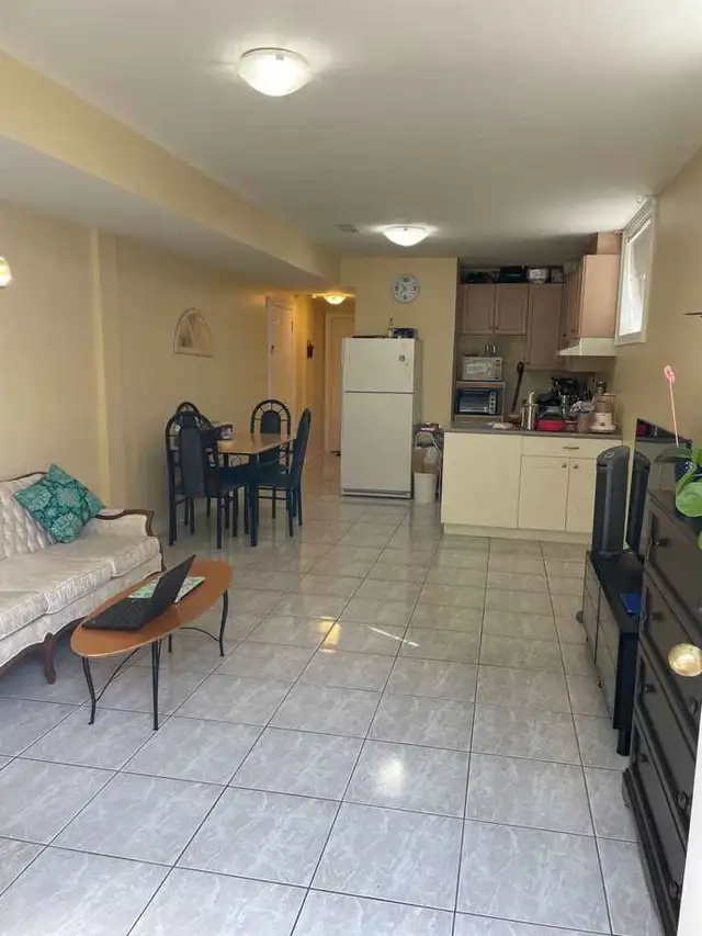 BEAUTIFUL 1 BDRM BSMT APT. RENT IN RICHMOND HILL PRESTIGEOUS NH