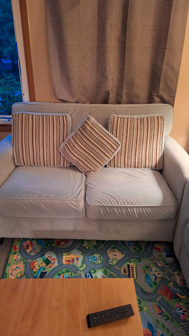 4-piece couch set in Couches & Futons in Kitchener / Waterloo - Image 2