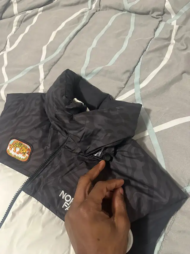 The north face 700 nuptse Limited in Men's in City of Montréal - Image 4
