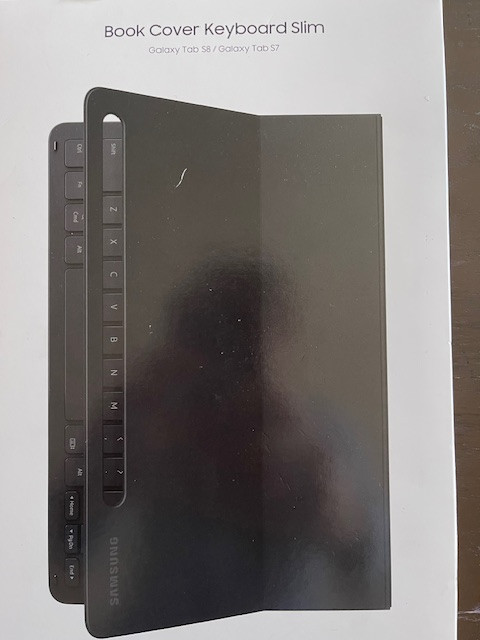 Brand new original keyboard Samsung tab s8abd s7 slim dans Accessoires pour iPad et tablettes  à Ville de Montréal