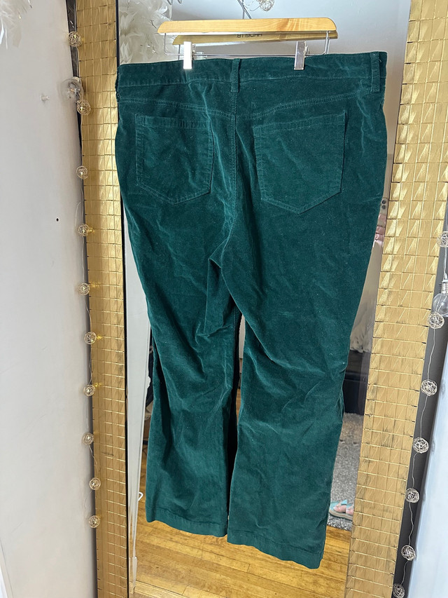 TORRID size 22R Green Corduroy Pants in Women's - Bottoms in Brantford - Image 3
