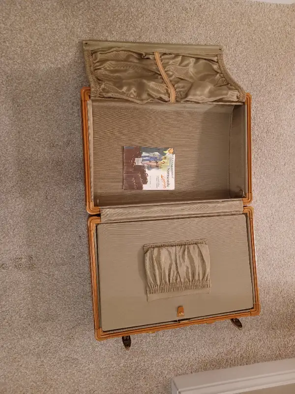 Samsonite Vintage Overnight Vanity Case in Other in Oakville / Halton Region - Image 4