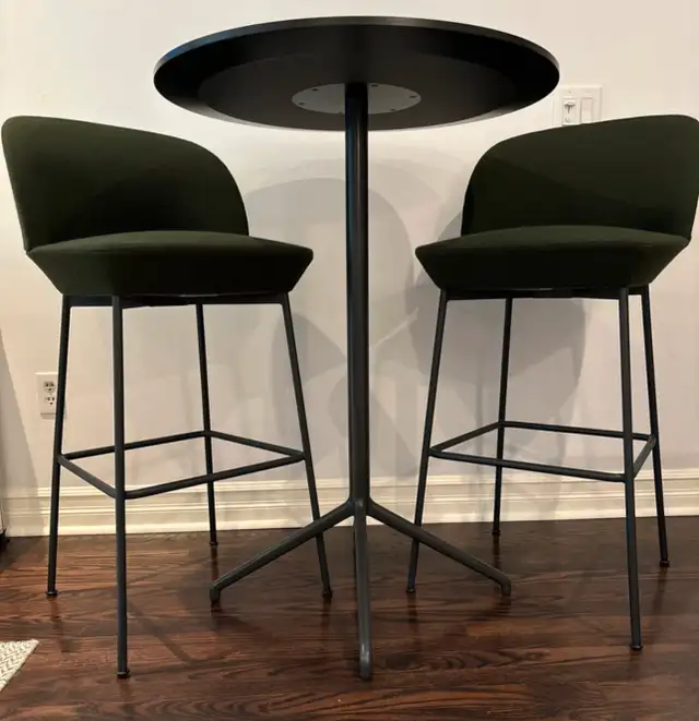 Bar table & stools62864360939394121