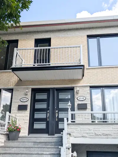 Très beau 5½ spacieux, lumineux et fraîchement rénové, situé au 2e étage d'un duplex dans un secteur...