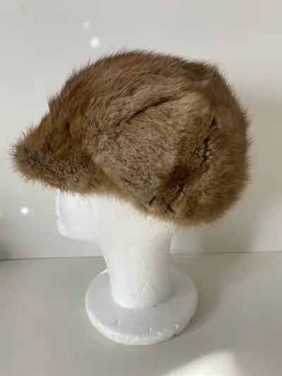 Chapeau de fourrure style casquette