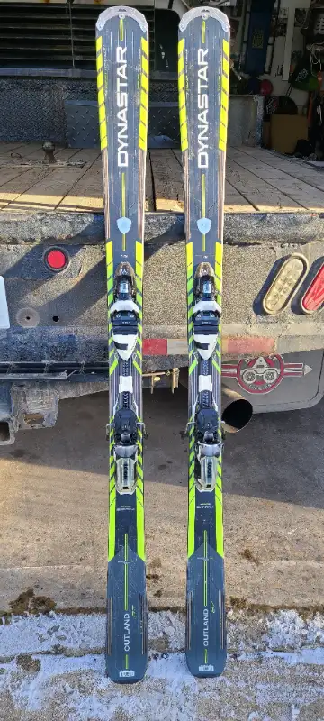 Dynastar 172cm All mountain skis with Look bindings, View more