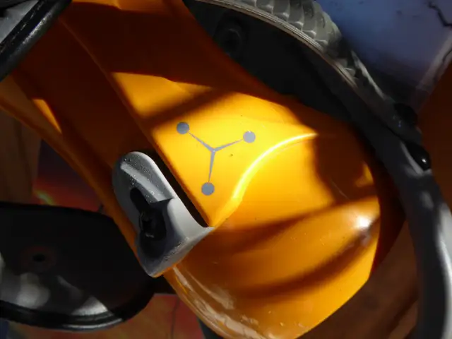 RARE Option SUPERCAP snowboard with Italian orange bindings in Snowboard in Delta/Surrey/Langley - Image 11