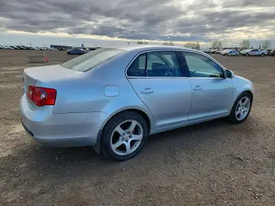 2006 Volkswagen Jetta (4-Door) Reliable daily driver with a new battery Features & Maintenance: * 4-...