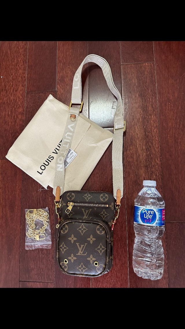 Louis vuitton bag in Women's - Bags & Wallets in Oshawa / Durham Region - Image 2