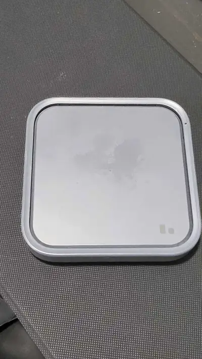 Samsung wireless charger in excellent condition. Works perfectly, fast charging compatible with Sams...