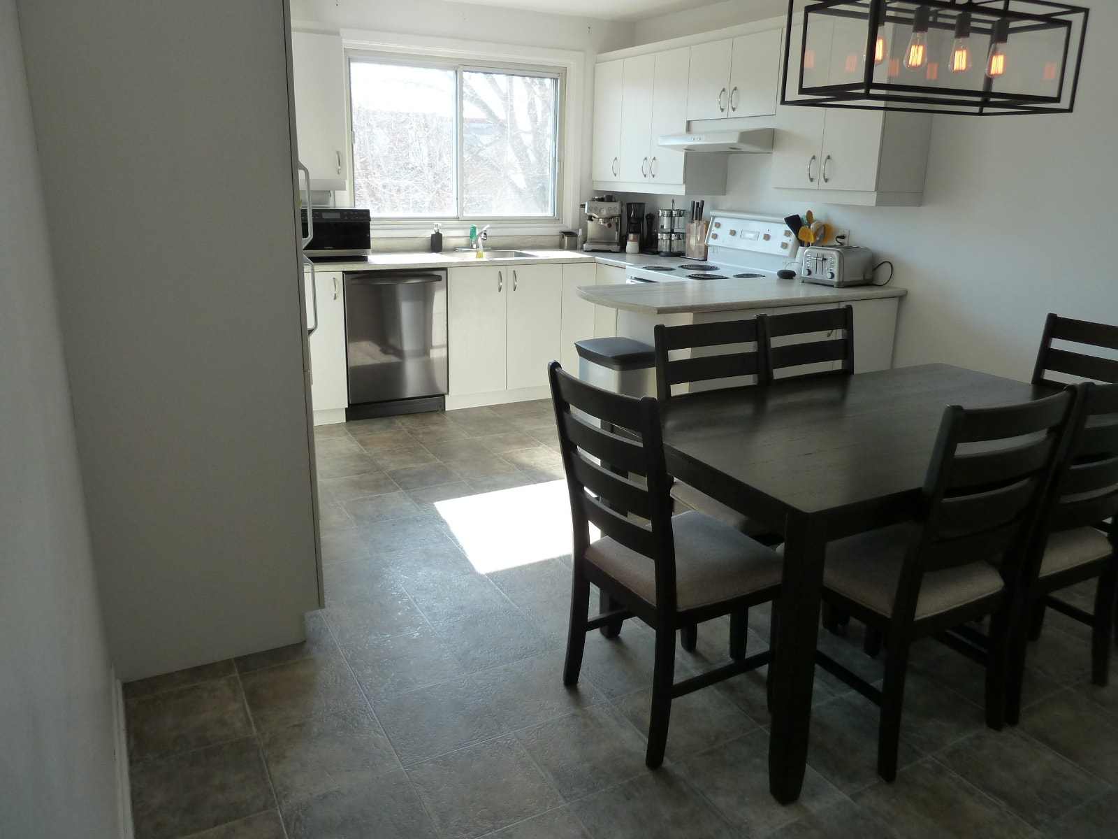 4 1/2 à Pointe-aux-Trembles, septembre 1200 $ — photo 1