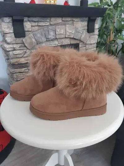 Fuzzy Boots size 8, View more