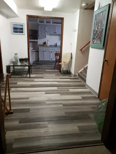 LARGE LIVING ROOM, KITCHEN & LAUNDRY RESPONSIBLE EMPLOYED OR RETIRED M/F.P PLEASE CALL780-449-0816