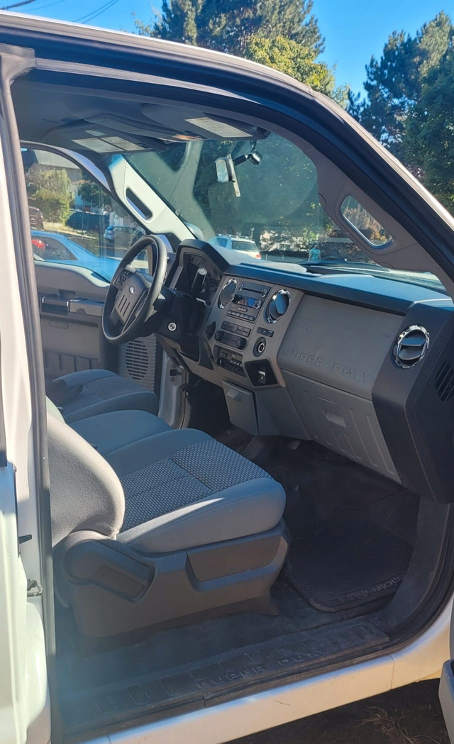 Ford F250 4x4 XLT Super Duty extended cab long box in Cars & Trucks in Victoria - Image 2