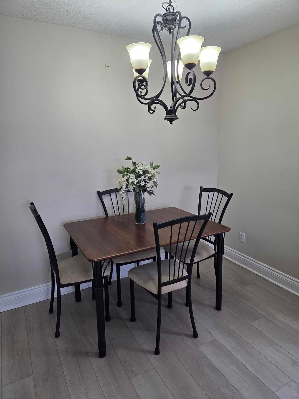 2BD Kanata condo Nov 1 4