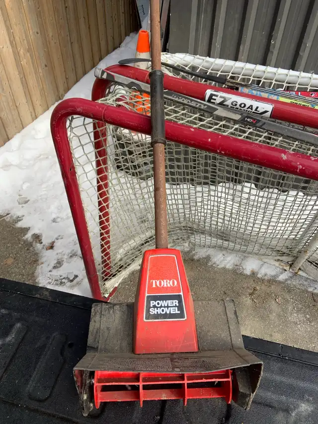 Toro Power Shovel SnowThrower in Snowblowers in Oakville / Halton Region - Image 3