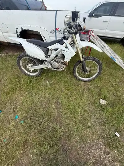 This 2009 Honda CRF 450 is a powerful, high-performance dirt bike built for trail and track riding....