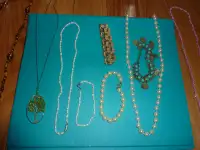 22 Piece Costume Jewelry Lot Deal - PEARLS, RHINESTONES, GEM STO
