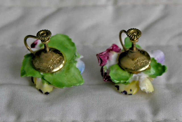 Floral Earings-Dresden (Screw Backs) Two Sets(Vintage) in Arts & Collectibles in Guelph - Image 4