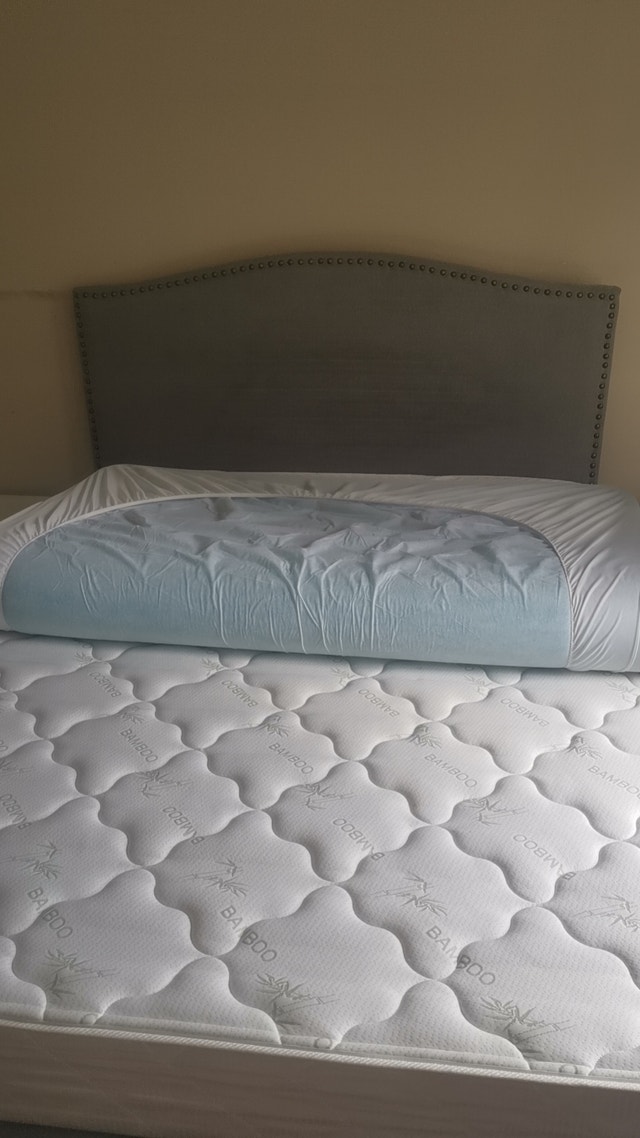 Queen size bed + mattress + 10cm memory foam Beds & Mattresses