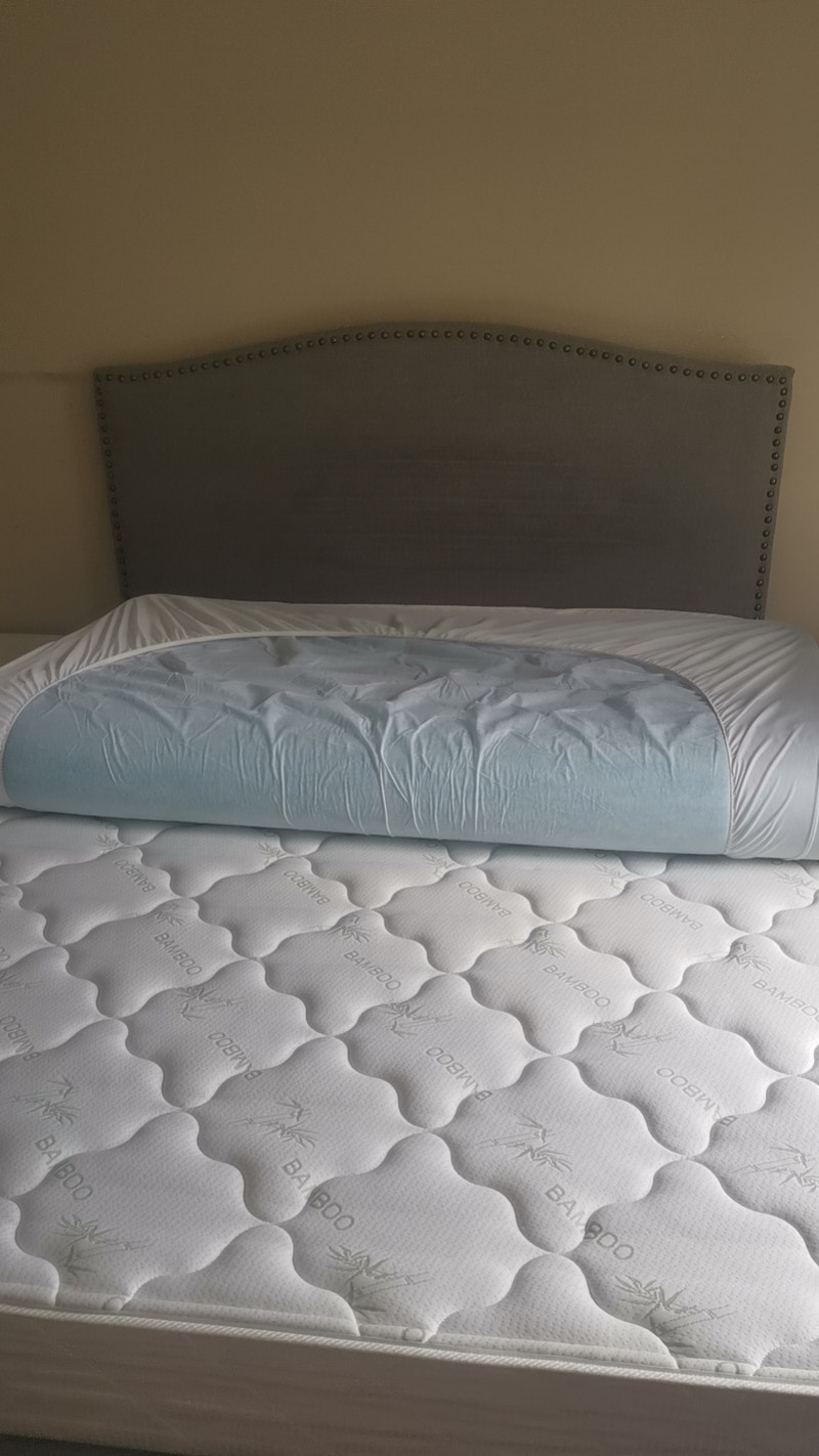 Queen size bed + mattress + 10cm memory foam Beds & Mattresses