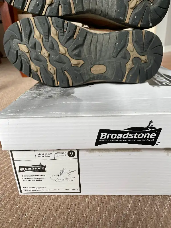 Waterproof Leather Hiking Boots Women’s Size 9 Used few times in Women's - Shoes in Oakville / Halton Region - Image 5