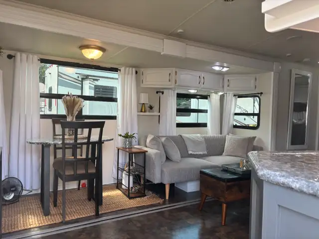 36 Ft Winnebago One with Large Solar Package in Travel Trailers & Campers in Medicine Hat - Image 5
