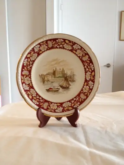 Grande et très belle assiette décorative ancienne, en véritable porcelaine, nom (?) : Majestic Vellu...