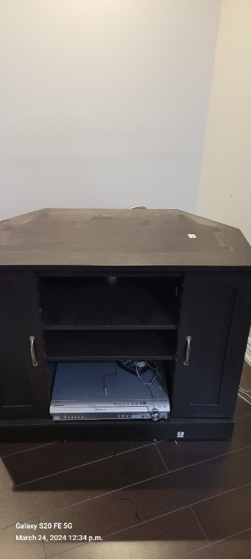 Tv stand in Free Stuff in Mississauga / Peel Region