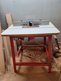 FREUD ROUTER TABLE + ROUTER $300