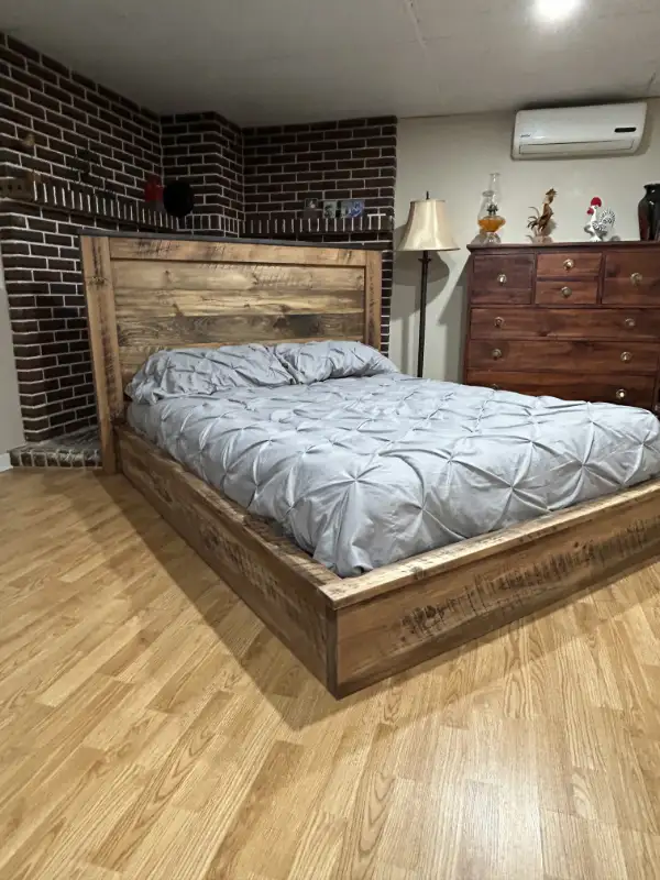 Base de lit en bois massif neuve in Beds & Mattresses in City of Montréal - Image 9