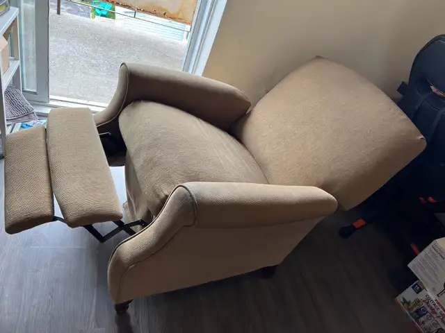 FREE Recliner in Chairs & Recliners in Kingston - Image 4