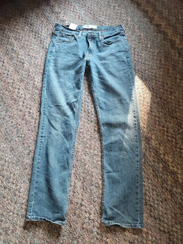 32×34 signature Levi jeans in Men's in Napanee - Image 2