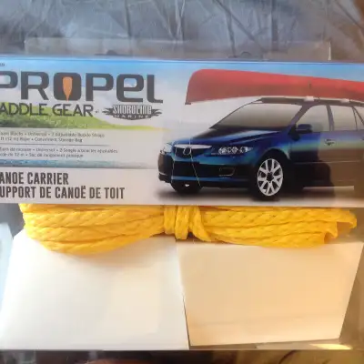 J'ai à vendre un ensemble de 4 blocs de mousse ou supports de canoe pour le toit, 2 sangles à boucle...