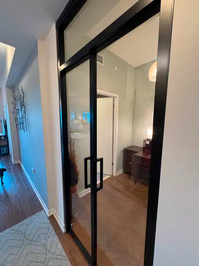 Luxury condo for Rent near Erin Mills Town CENTER and Hospital.