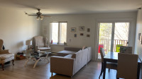 Beautiful and updated 2 bedrooms condo in Bedford