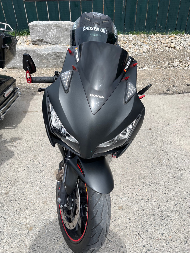 2016 cbr 1000 rr mint special edition  in Sport Bikes in Mississauga / Peel Region - Image 3